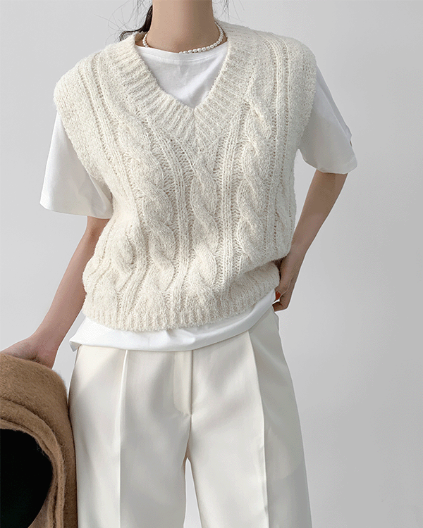 케이블 니트 베스트 (knit)